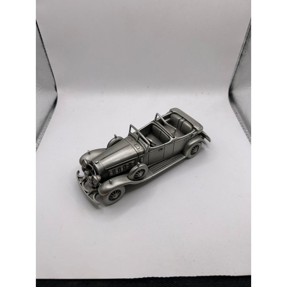 1931 Cadillac Phaeton Die-Cast Model Car Vintage Replica Collectible 1/32 Scale